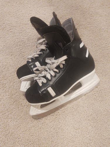 Hockey Skates Senior Used Size 7.5