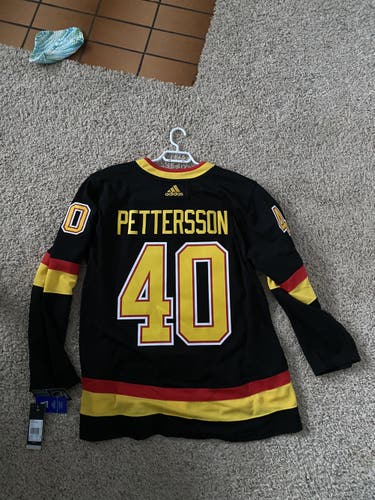 Elias Pettersson Jersey