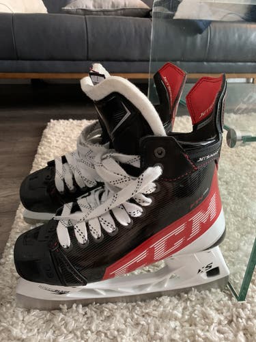 Senior CCM Regular Width Pro Stock Size 7 JetSpeed FT1 Hockey Skates