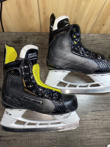 Junior Bauer Regular Width  Size 1 Supreme S25 Hockey Skates