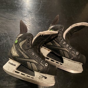 Junior Reebok   Size 4 9k Hockey Skates