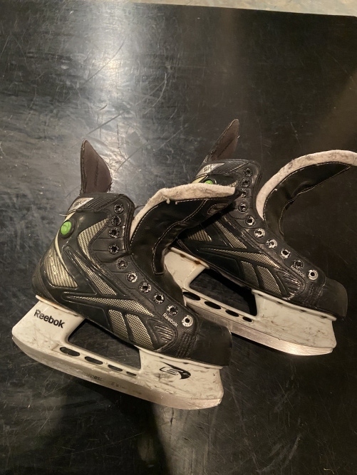 Junior Reebok   Size 4 9k Hockey Skates