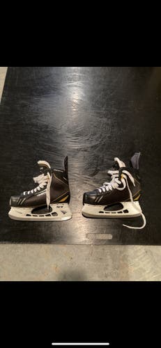 Senior Bauer Extra Wide Width  Size 9 Supreme One.9 Hockey Skates