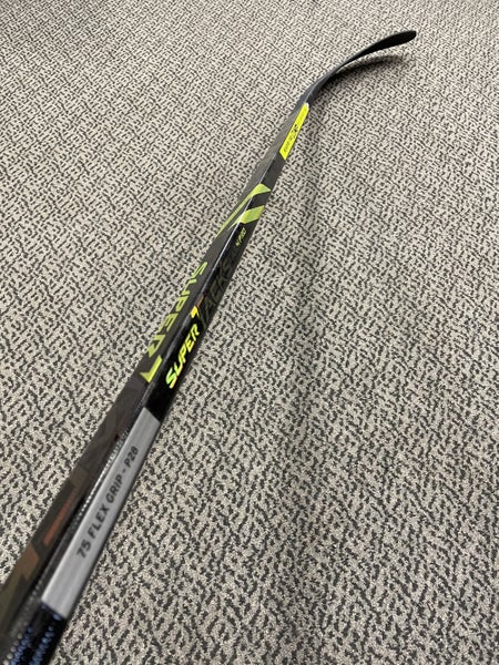 CCM AS4 Pro 75 Flex P28 left hand stick