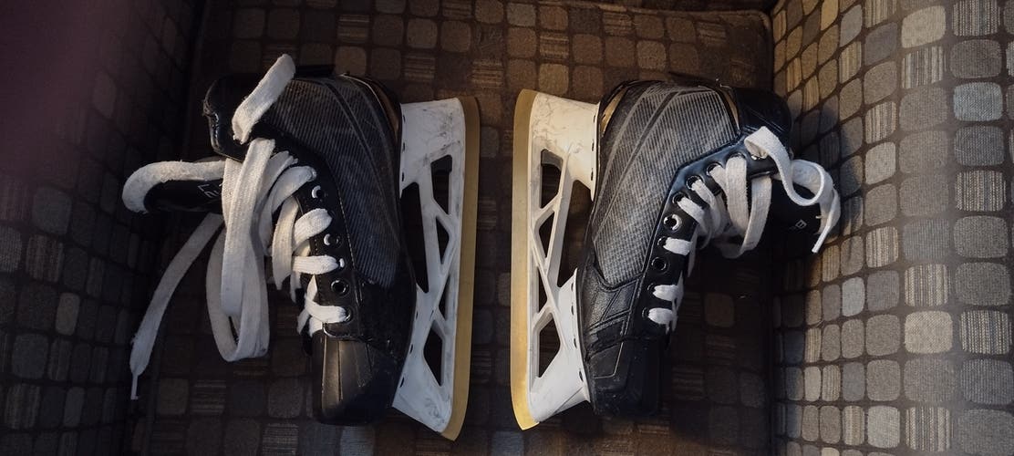 Hockey Goalie Skates Junior Used Bauer Supreme S29 Regular Width Size 6