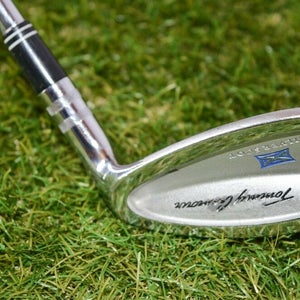 Tommy Armour 	Silver Scot 	9 Iron 	Right Handed 	37"	Steel 	Stiff	New Grip