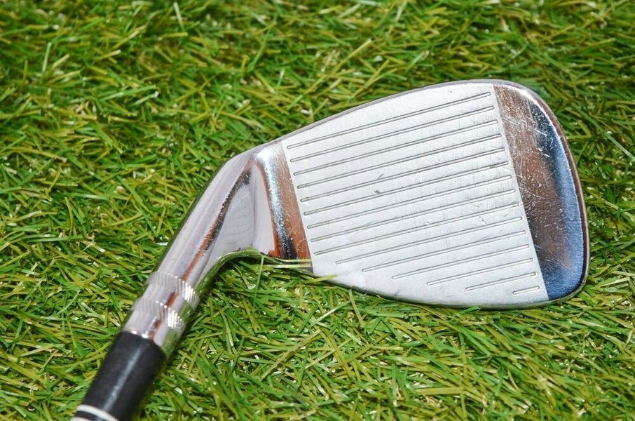 Tommy Armour 	Silver Scot 	9 Iron 	Right Handed 	37"	Steel 	Stiff	New Grip