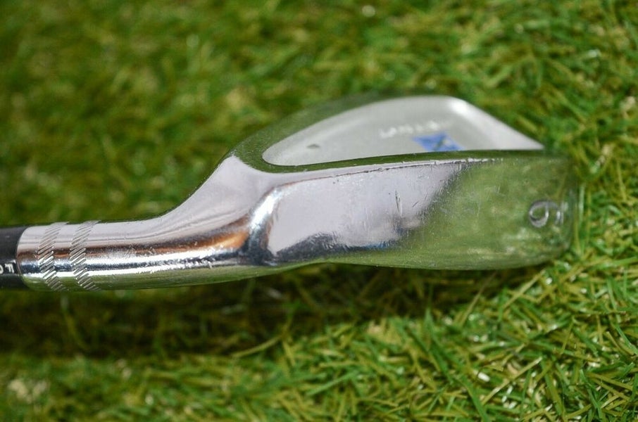 Tommy Armour 	Silver Scot 	9 Iron 	Right Handed 	37"	Steel 	Stiff	New Grip