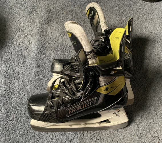 Bauer  Size 6 Supreme 3S Hockey Skates