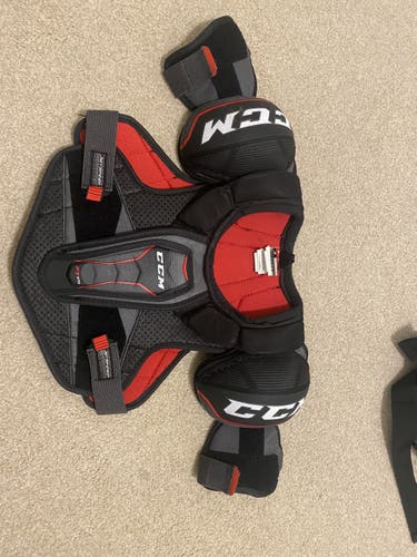 Ccm ft370 Junior Shoulders Medium