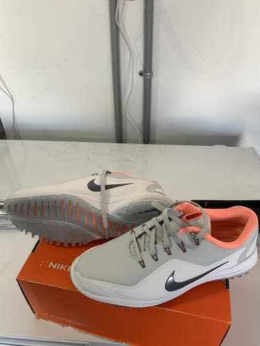 Nike women’s golf shoes new