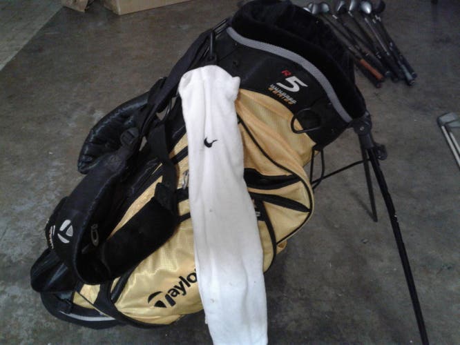 Taylormade R5 Hundred Series Stand Golf Bag - 7 Compartments