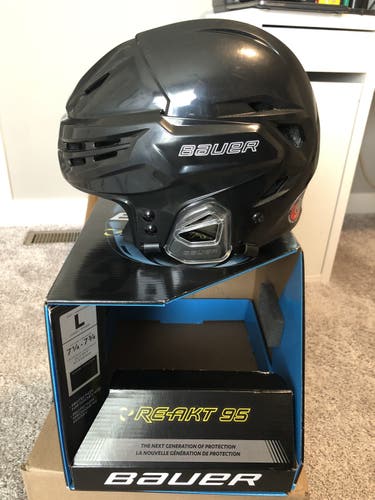Used Large Bauer Re-Akt 95 Helmet