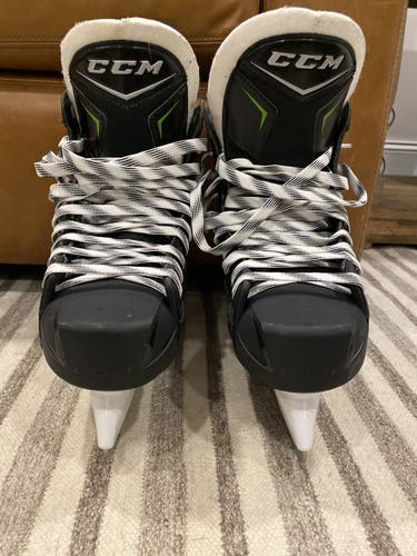 Senior CCM Regular Width Size 9.5 RibCor 76k Hockey Skates