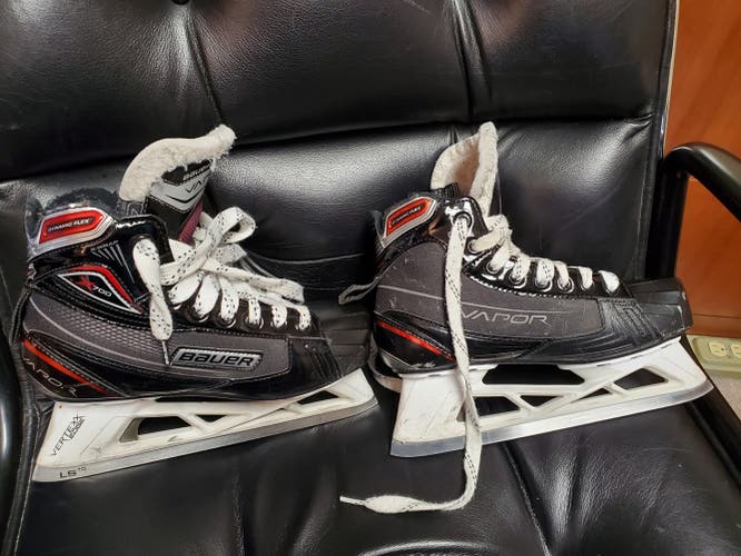 Hockey Goalie Skates Junior Used Bauer Vapor X700 Regular Width Size 4