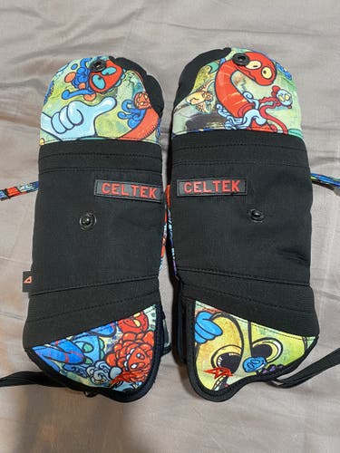 Like New Celtek Chroma Mittens
