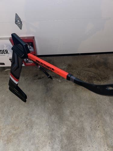 Extreme Defender Stickhandling Aid