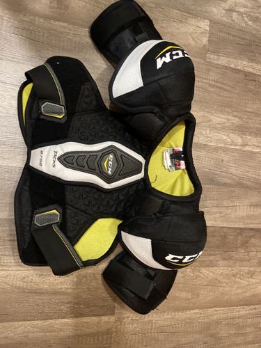 Senior Small CCM Tacks Shoulder Pads