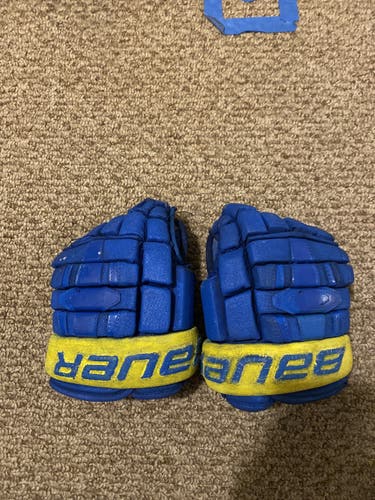 Bauer 11"  Nexus 800 Gloves
