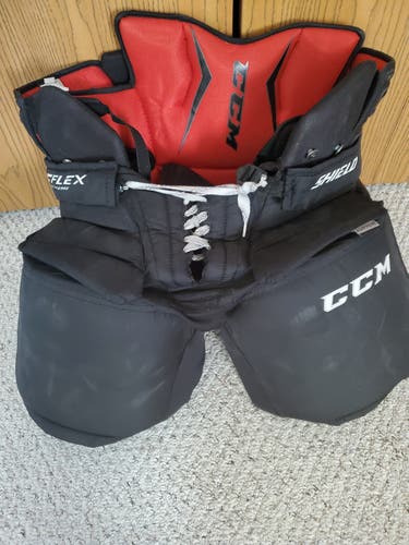 Hockey Goalie Pants Senior Used Small CCM Extreme Flex Shield Pro