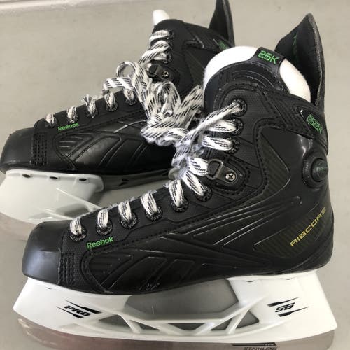 Nearly NEW Reebok Ribcore 26K Size 4 skates