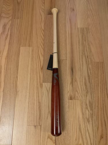 Victus EB12 33” Maple Bats
