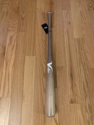 Victus Pop Piece 33” Maple Bat