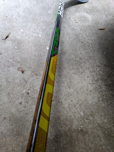 Hockey Stick New SR Bauer Right Handed Supreme UltraSonic P28 67 flex Toe Pattern