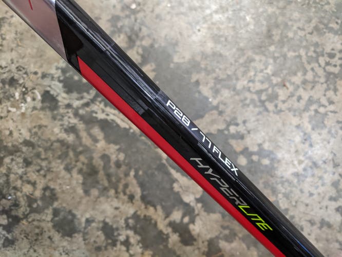Hockey Stick New SR Bauer Right Handed Vapor Hyperlite P28 77 Flex Toe Pattern