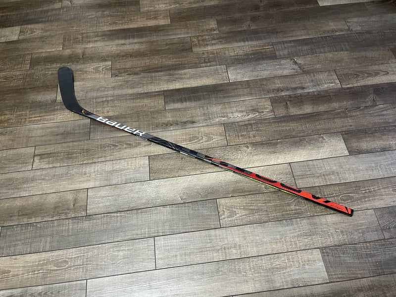 P88 65 FLEX Bauer Right Handed Vapor FlyLite LIE 6 Mid Pattern Hockey Stick Used Intermediate RH