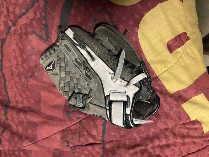 Used Right Hand Throw 11" Power close Baseball Glove