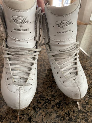 Used Jackson Freestyle Size 3W Figure Skates