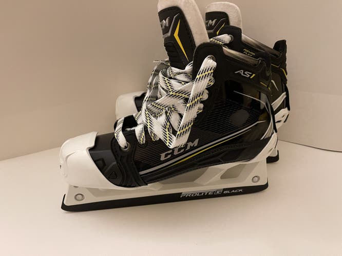 New CCM Regular Width Size 8.5 AS1 Hockey Goalie Skates