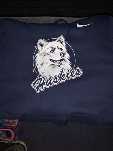 Vintage UConn basketball hoodie L
