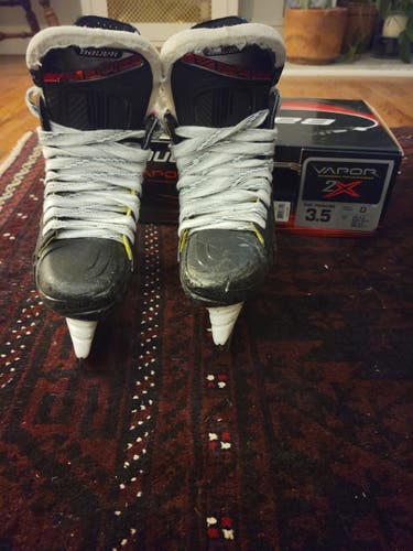 Hockey Skates Junior Used Bauer Vapor 2X Regular Width Size 3.5