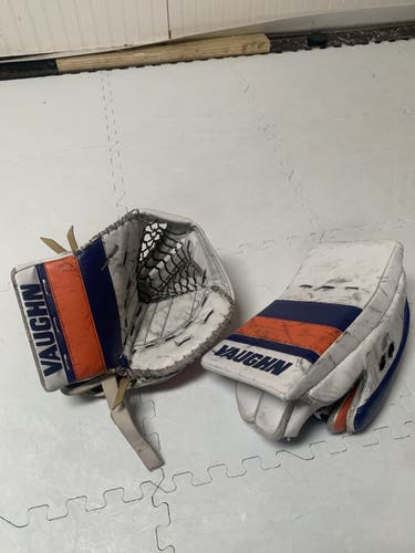 Vaughn V8 pro goalie gloves