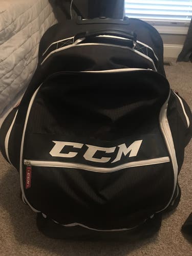 CCM 390 wheeled player backpack