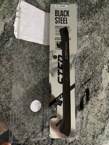 New Step Steel XSG Blacksteel Fat Pair (3mm to 4mm) for CCM Size 8-8.5 (266) Goalie Skates