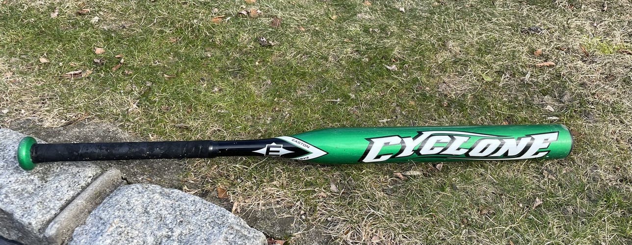 Easton Cyclone Fastpitch Softball Bat (-9) 32" Cyclone Bat