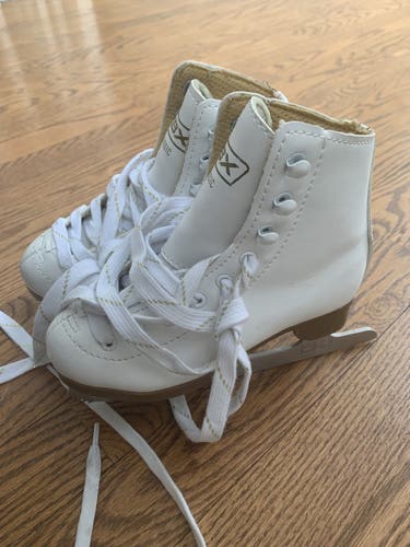 Children Figure Skates almost new condition Size 11K