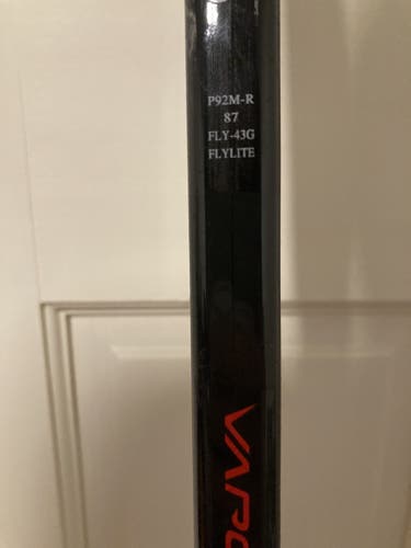 Senior Right Handed Mid Pattern Pro Stock Vapor FlyLite Hockey Stick