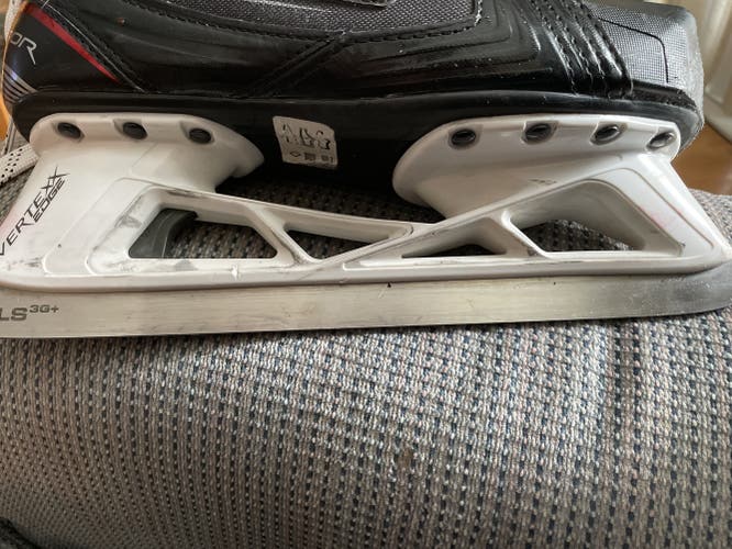 Hockey Goalie Skates Junior Used Bauer Vapor X700 Regular Width Size 5