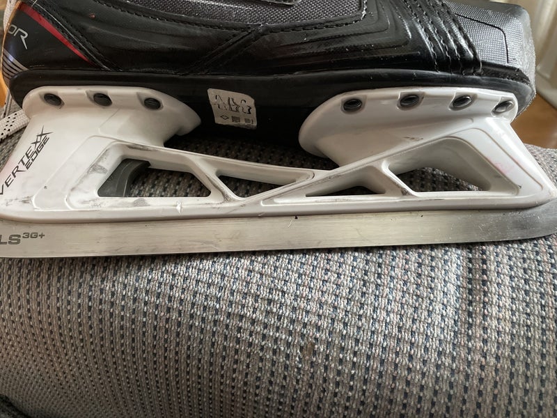 Hockey Goalie Skates Junior Used Bauer Vapor X700 Regular Width Size 5