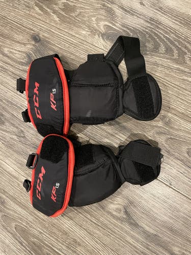 Youth hockey goalie knee guards