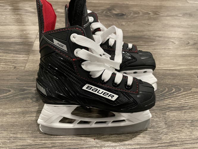 Youth hockey skates