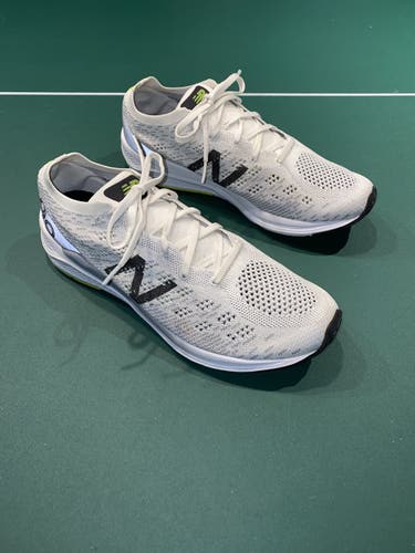 White Men's New Balance 890v7 Shoes Size 11