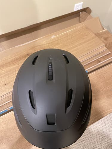 Ski / Snowboard Helmet - Men's Large Giro XT2 - MIPS - LIKE NEW CONDITION