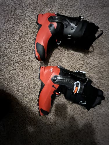 Like new Arcteryx Procline AT boots