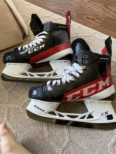 Senior CCM Regular Width Pro Stock Size 9 JetSpeed FT4 Pro Hockey Skates