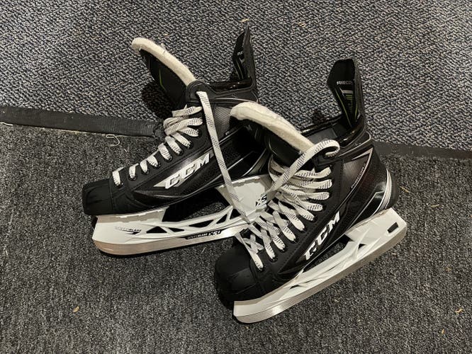 Used CCM Size 9 EE RibCor 76k+ Hockey Skates
